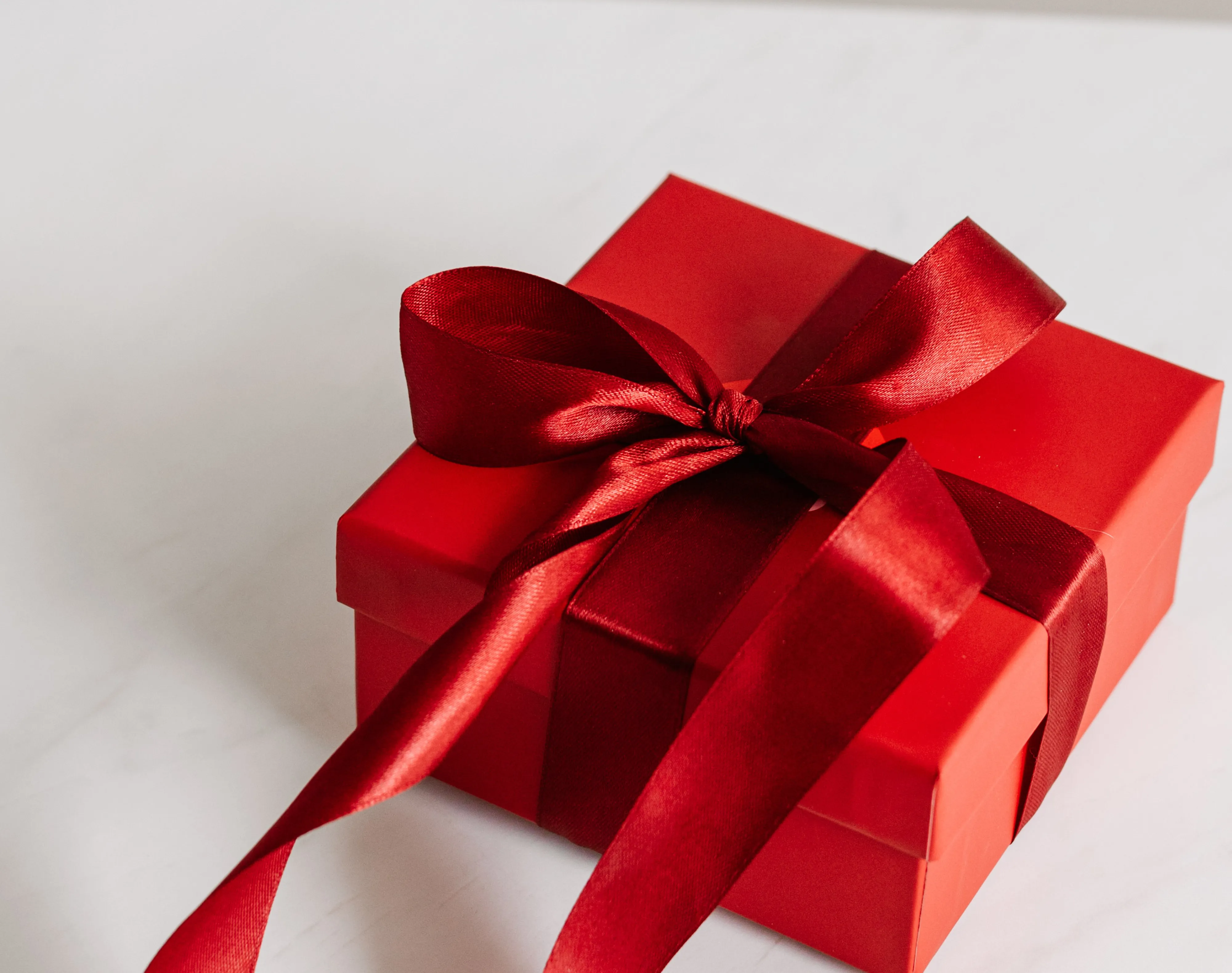 Cadeau Rouge Table Blanche