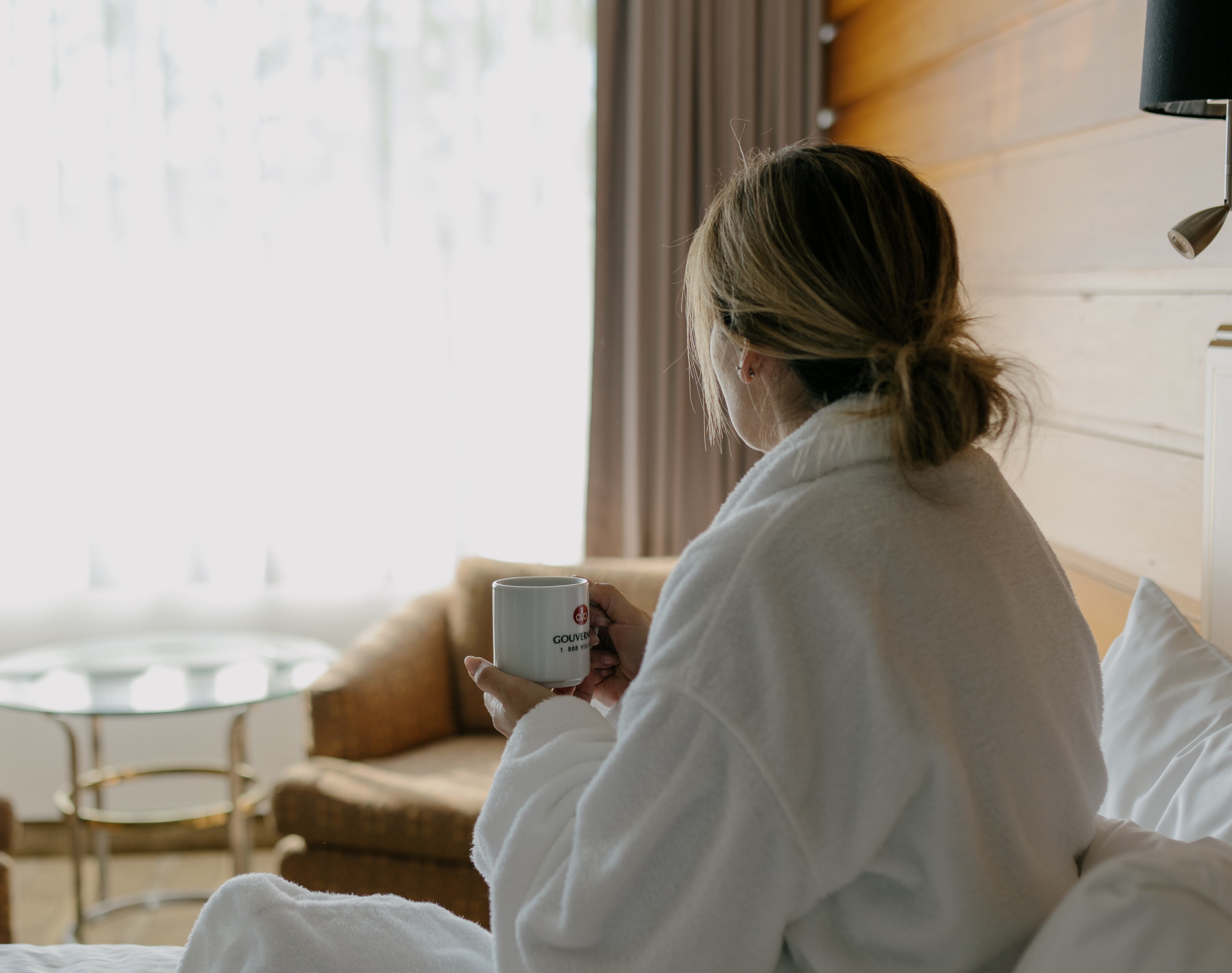 Hotels Gouverneur Woman Bed Coffee